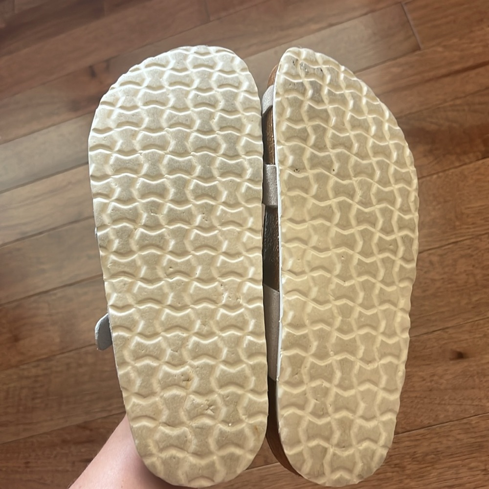 Cushionaire Sandals - Picture 4 of 5